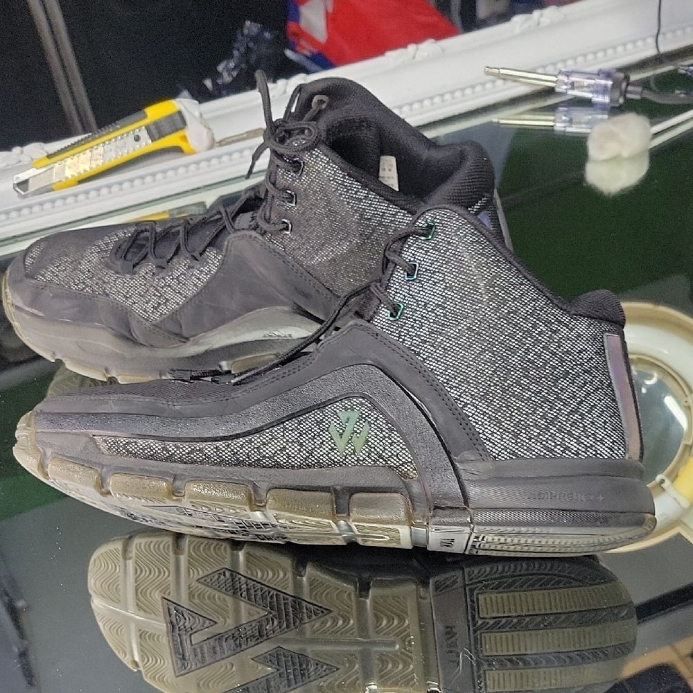 .ens 14 Adidas J Wall 2 basketball shoe "XENO" .Quickframe upper Adiphrene Sole.